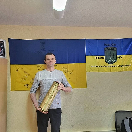 Друзі @читачі отримав подарунок від наших захисників із передової - це прапор 15 бригади НГУ ″Кара-Даг″ і прапор від хлопців 1БО... - Тарас Ярош на we.ua