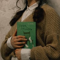 Крадійка книжок на we.ua