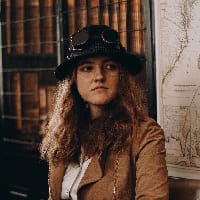 Варя Фадєєва на we.ua